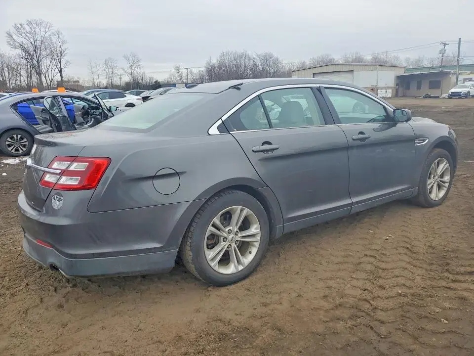 2015 FORD TAURUS SE  