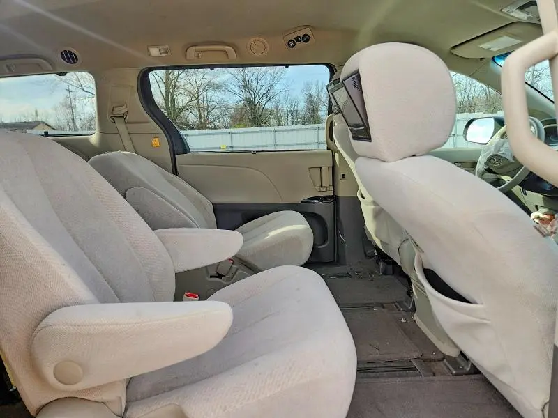 2012 TOYOTA SIENNA LE 7-PASSENGER  