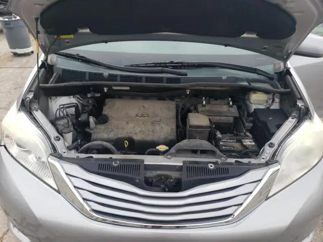 2015 TOYOTA SIENNA LE  