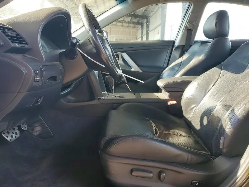 2011 TOYOTA CAMRY SE V6  