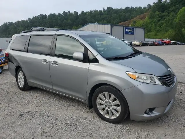 2015 TOYOTA SIENNA XLE  