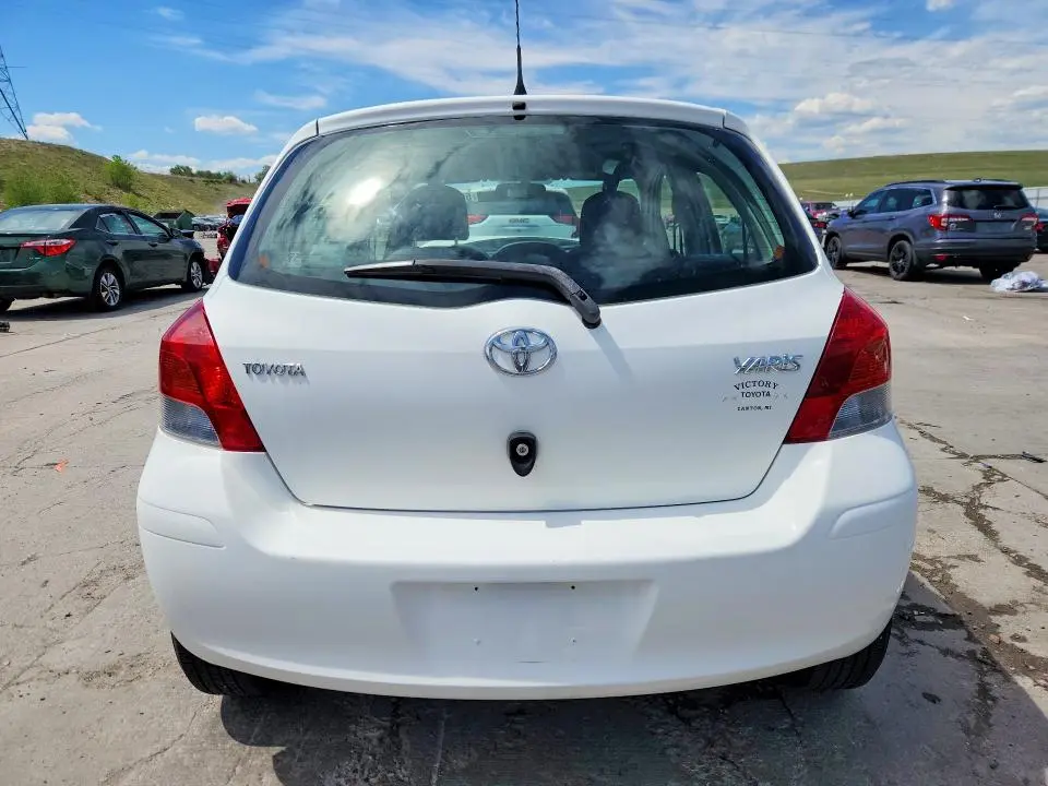 2010 TOYOTA YARIS BASE  