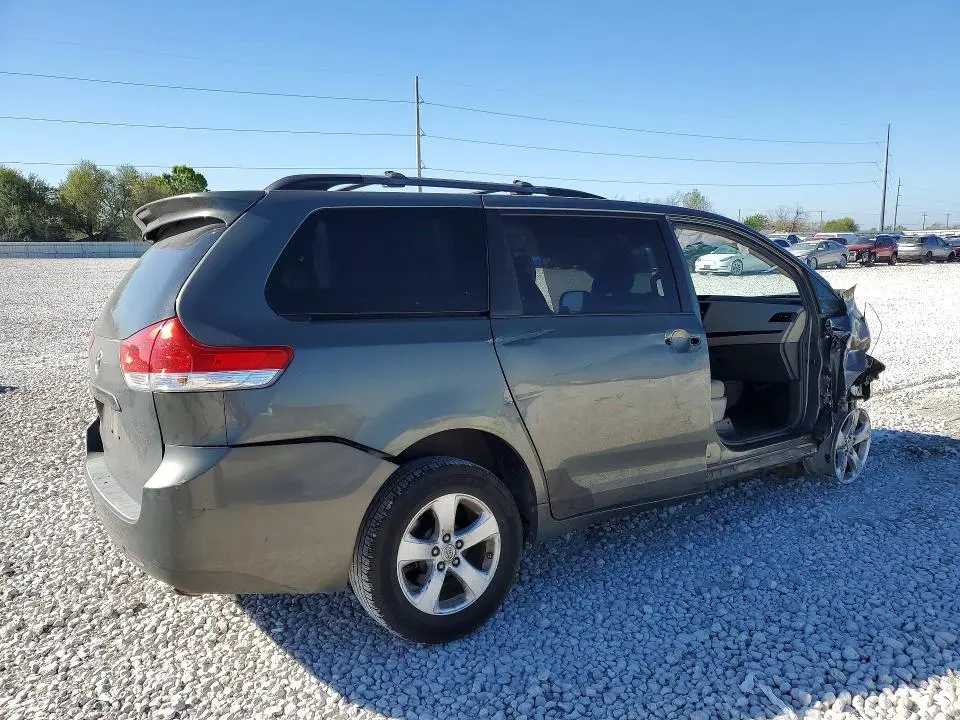 2012 TOYOTA SIENNA LE 8-PASSENGER  