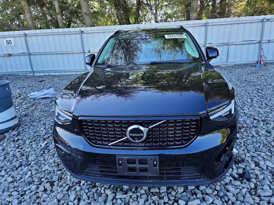 2024 VOLVO XC40 PLUS  