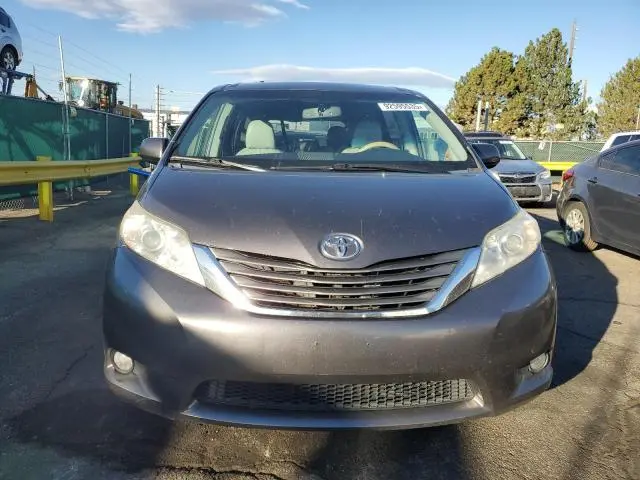 2013 TOYOTA SIENNA XLE  