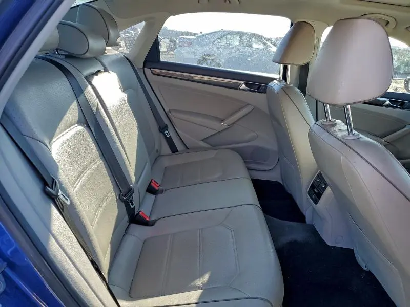 2017 VOLKSWAGEN PASSAT SE  