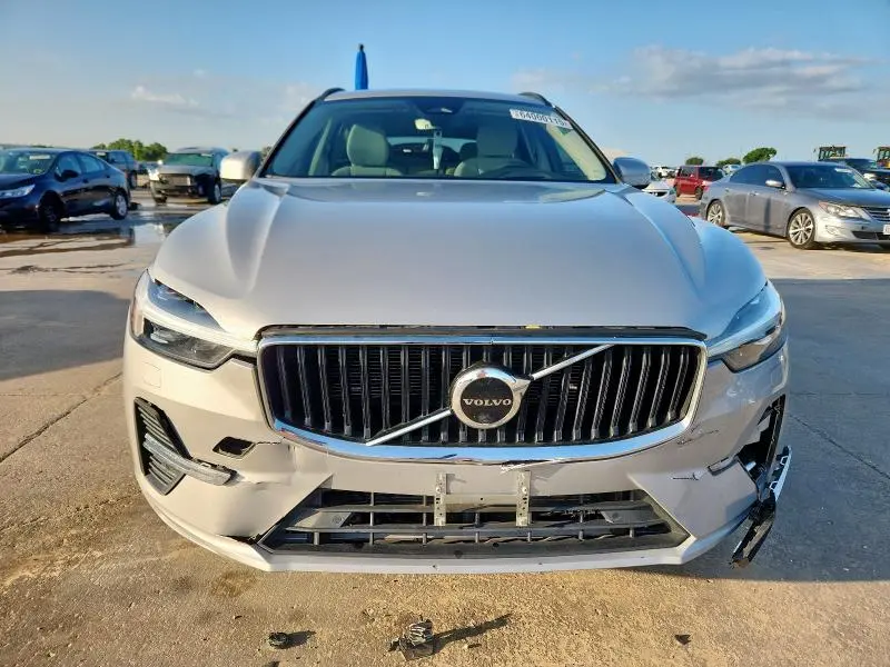 2022 VOLVO XC60 B5 MOMENTUM  