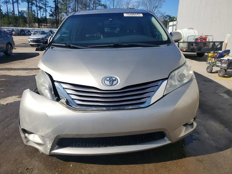 2017 TOYOTA SIENNA XLE 8-PASSENGER  