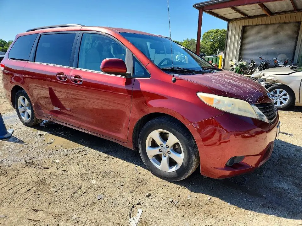 2011 TOYOTA SIENNA LE  