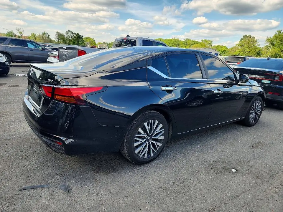 2023 NISSAN ALTIMA SV  
