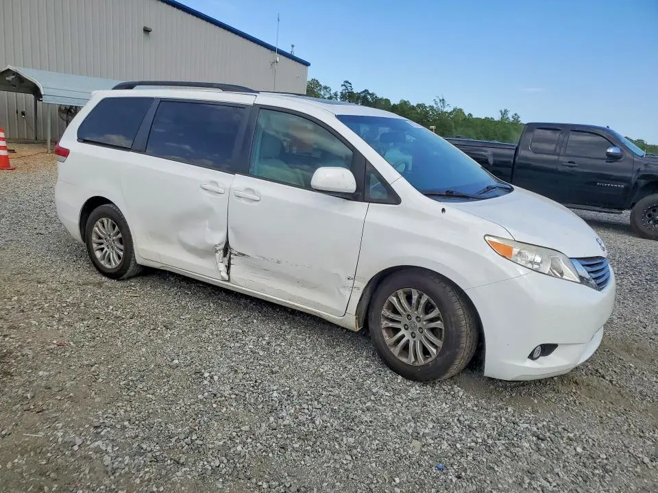 2013 TOYOTA SIENNA XLE 8-PASSENGER  