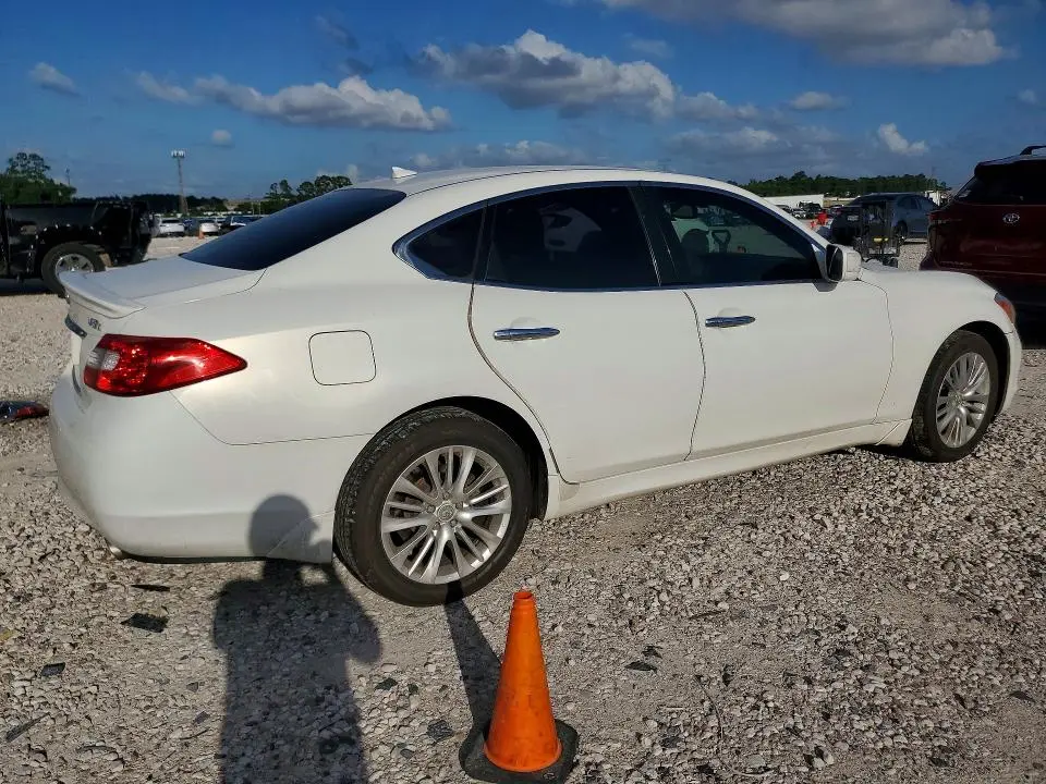 2011 INFINITI M37 X  