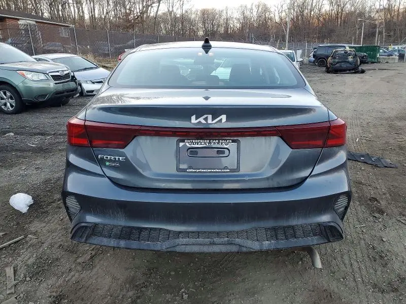 2023 KIA FORTE LX  