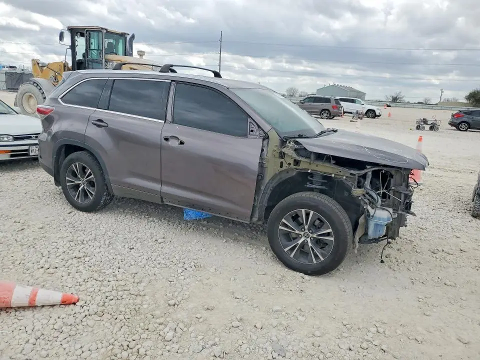 2016 TOYOTA HIGHLANDER XLE  