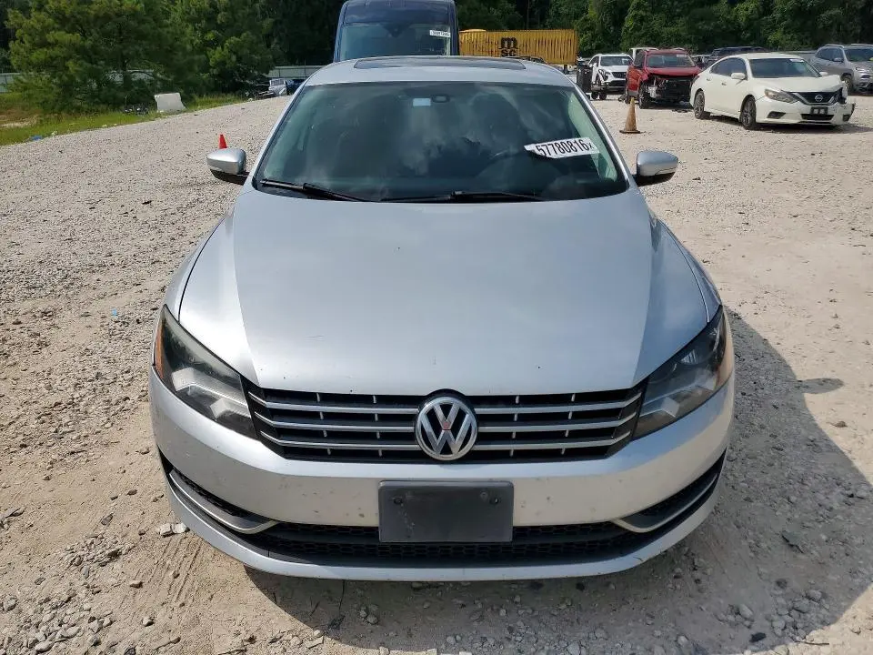 2015 VOLKSWAGEN PASSAT SE  