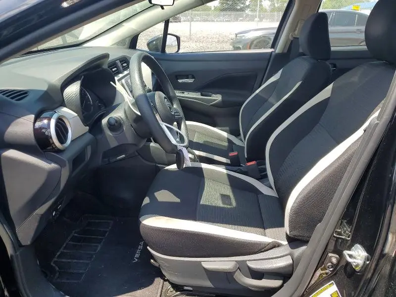 2022 NISSAN VERSA SV  
