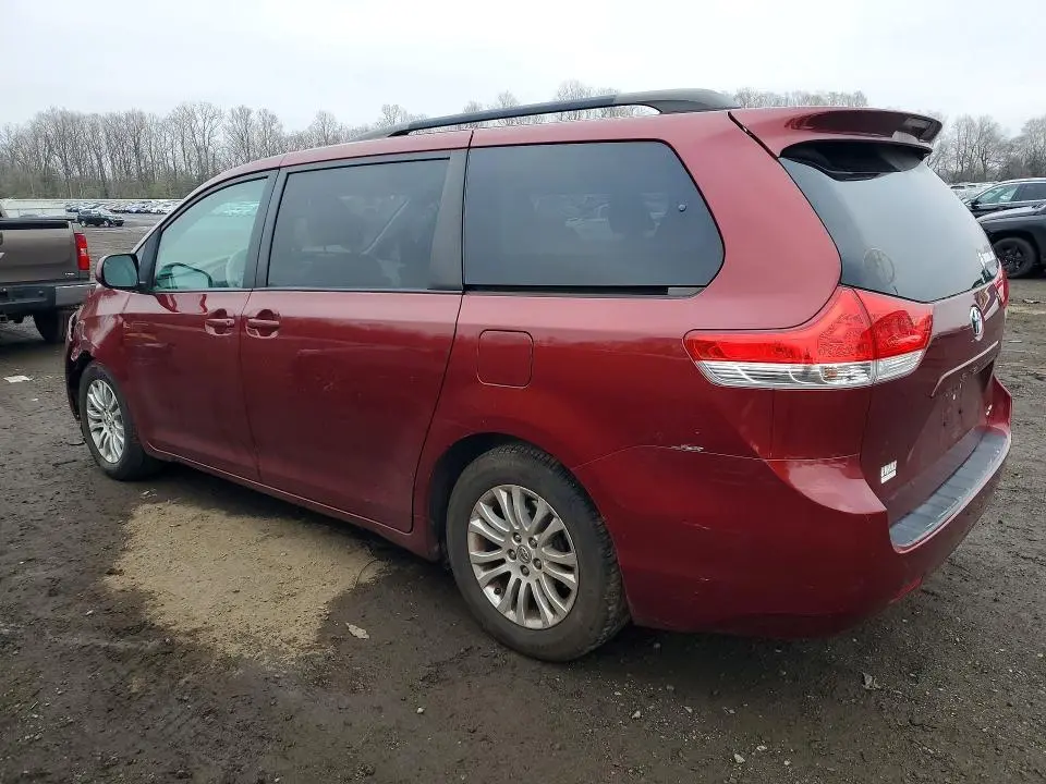 2012 TOYOTA SIENNA XLE  