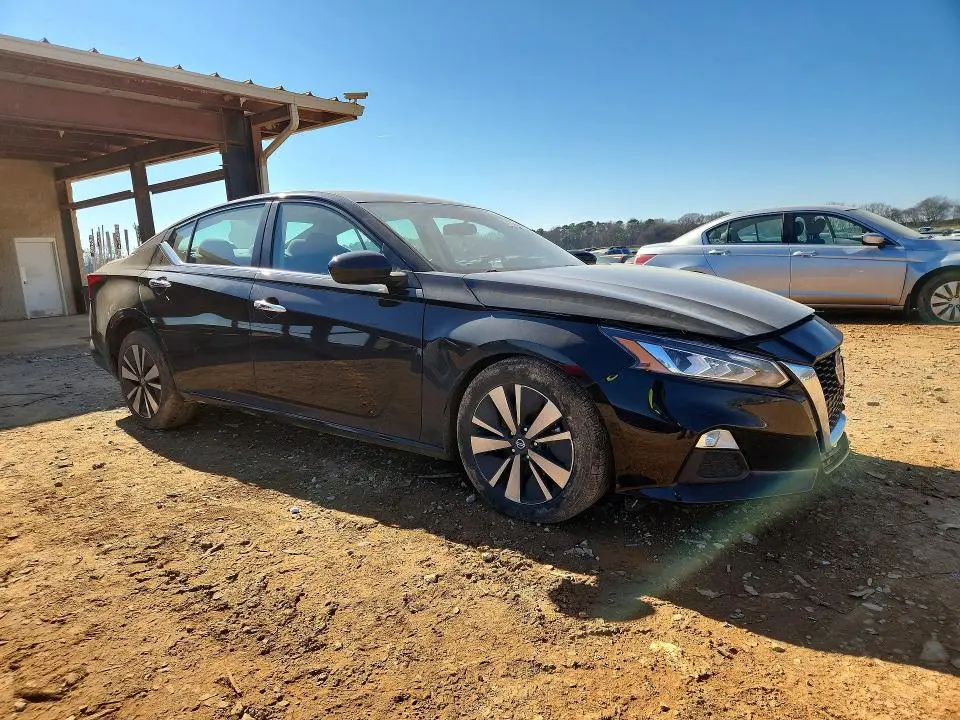 2022 NISSAN ALTIMA SV  