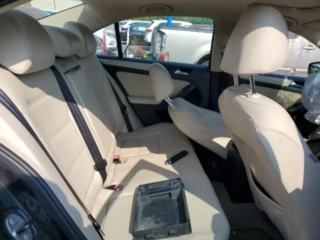 2012 VOLKSWAGEN JETTA SE  