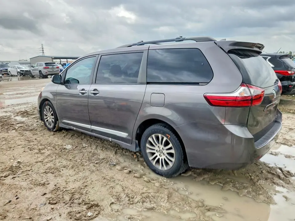 2019 TOYOTA SIENNA XLE 8-PASSENGER  
