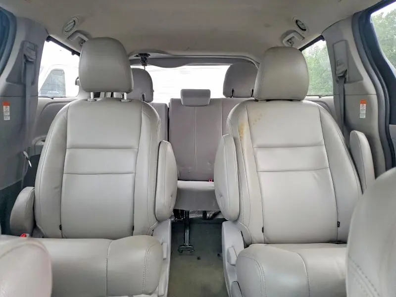 2015 TOYOTA SIENNA LE  