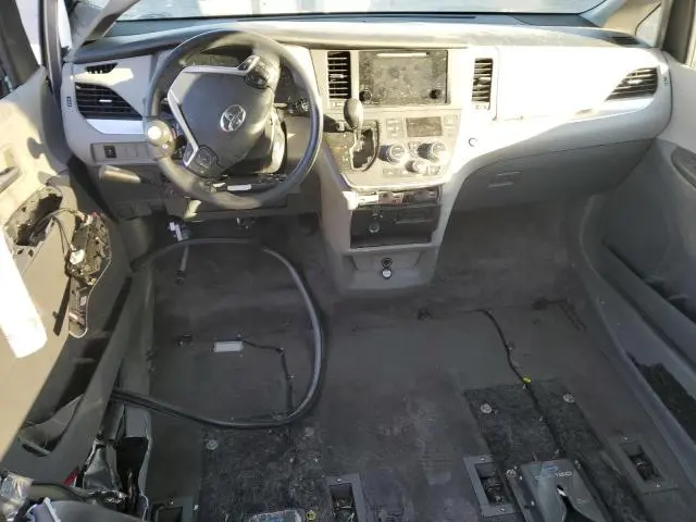 2017 TOYOTA SIENNA LE  