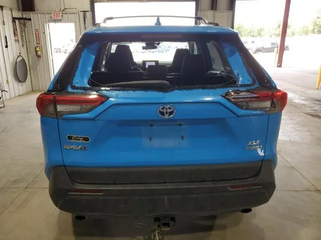 2020 TOYOTA RAV4 XLE  