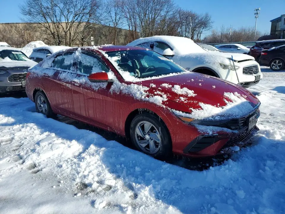 2024 HYUNDAI ELANTRA SE  