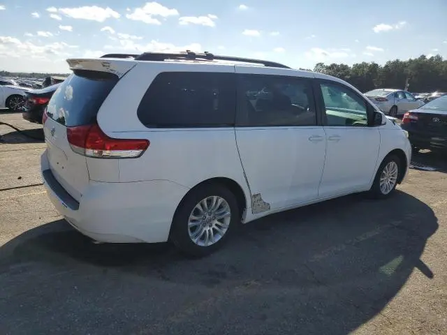 2012 TOYOTA SIENNA XLE  