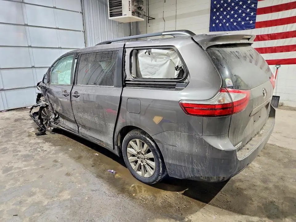 2016 TOYOTA SIENNA LE  