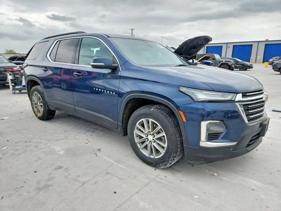 2023 CHEVROLET TRAVERSE LT  