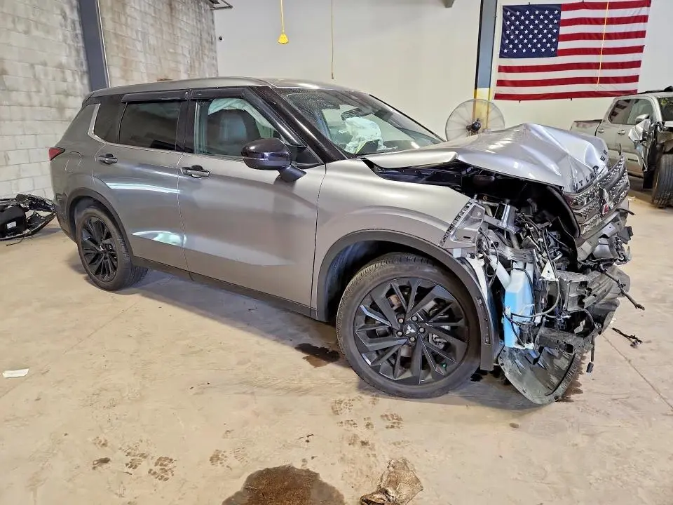 2023 MITSUBISHI OUTLANDER SE  