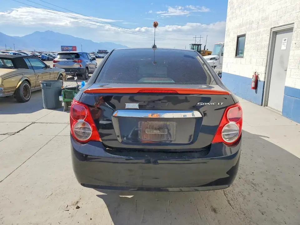 2016 CHEVROLET SONIC LT  