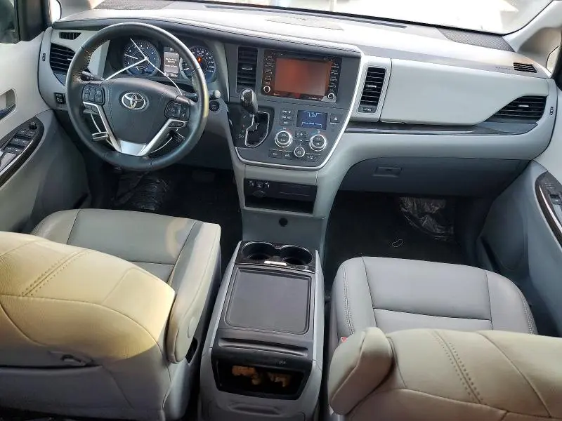 2020 TOYOTA SIENNA XLE  