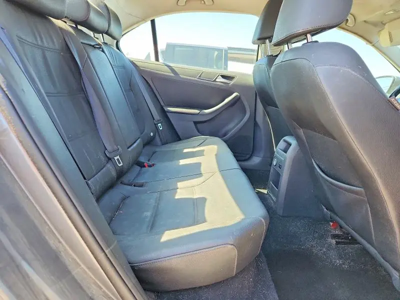 2012 VOLKSWAGEN JETTA SE  