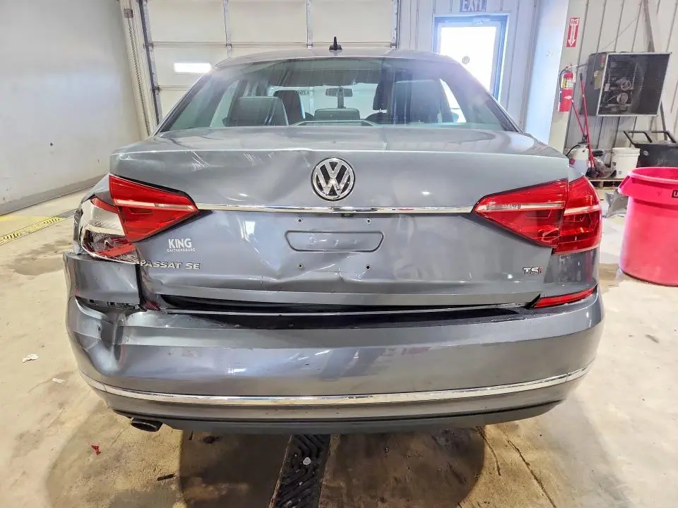2016 VOLKSWAGEN PASSAT SE  