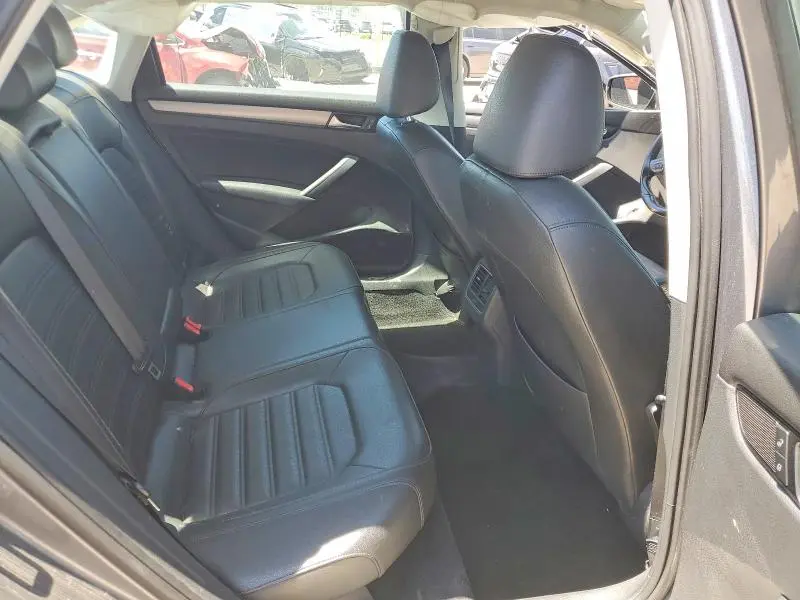 2015 VOLKSWAGEN PASSAT SE  