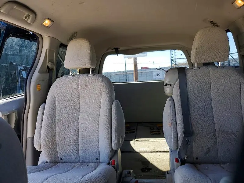 2012 TOYOTA SIENNA LE 8-PASSENGER  