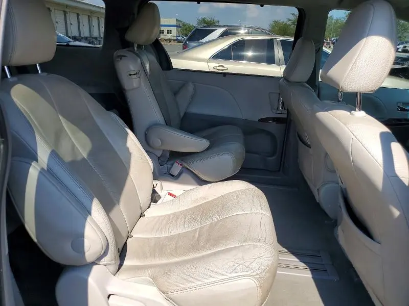 2014 TOYOTA SIENNA XLE 8-PASSENGER  