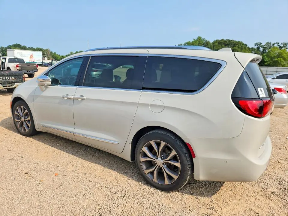 2017 CHRYSLER PACIFICA LIMITED  