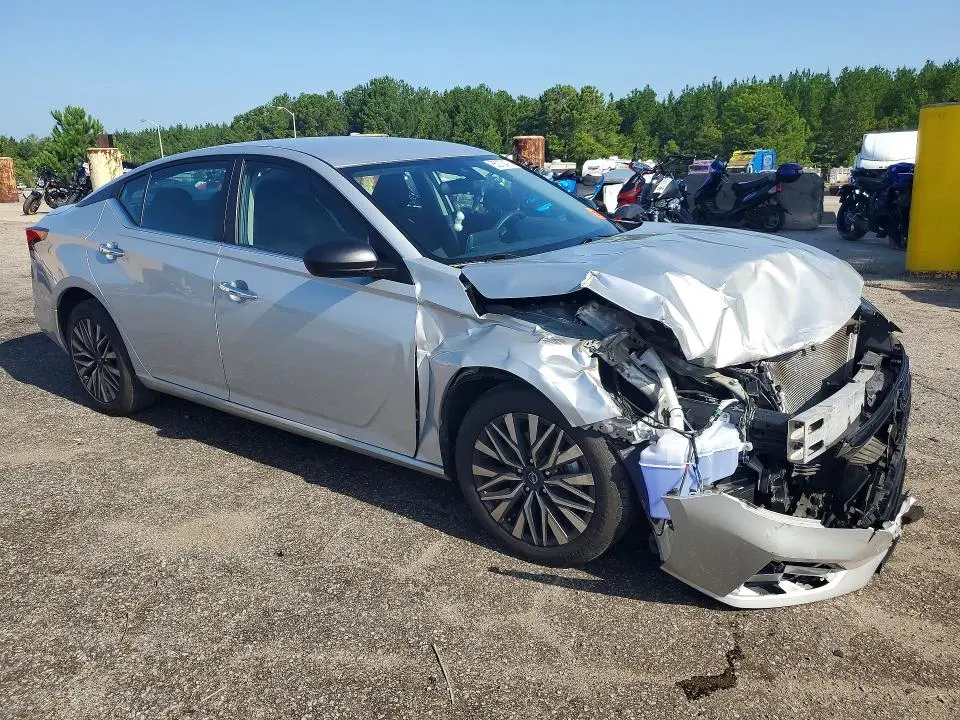 2024 NISSAN ALTIMA SV  
