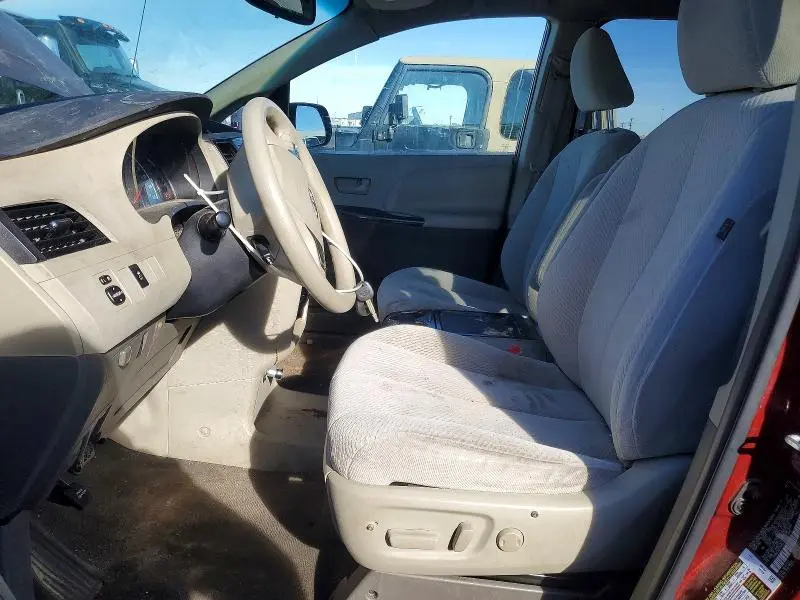 2011 TOYOTA SIENNA LE  