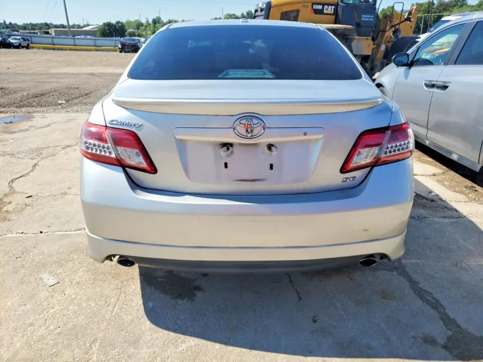 2011 TOYOTA CAMRY SE  