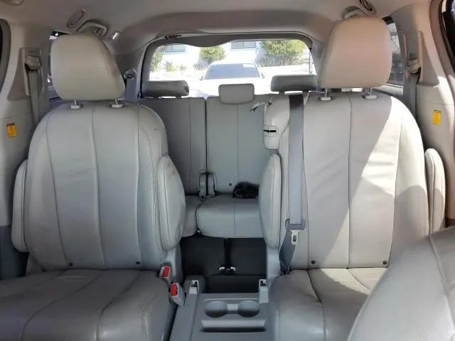 2012 TOYOTA SIENNA XLE  