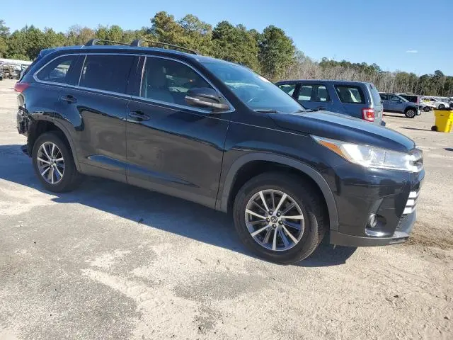 2019 TOYOTA HIGHLANDER SE  