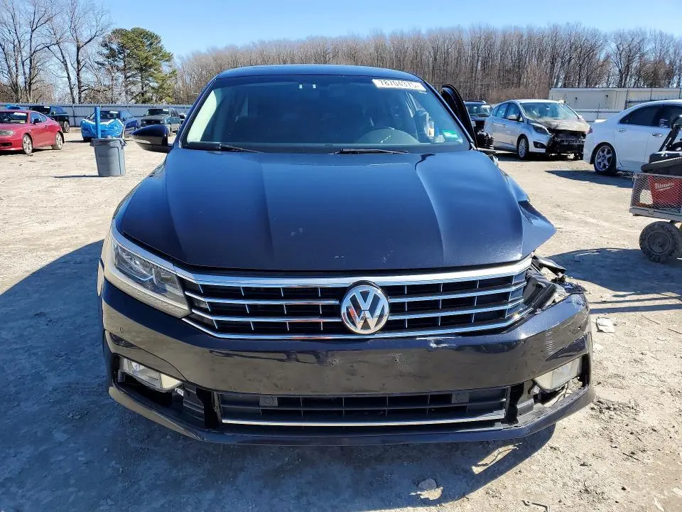 2018 VOLKSWAGEN PASSAT SE  