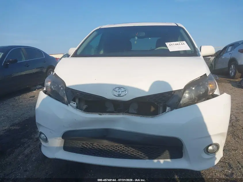 2014 TOYOTA SIENNA SE 8 PASSENGER