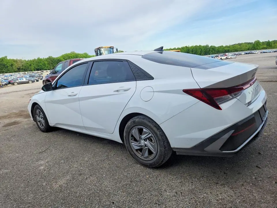 2025 HYUNDAI ELANTRA SE  