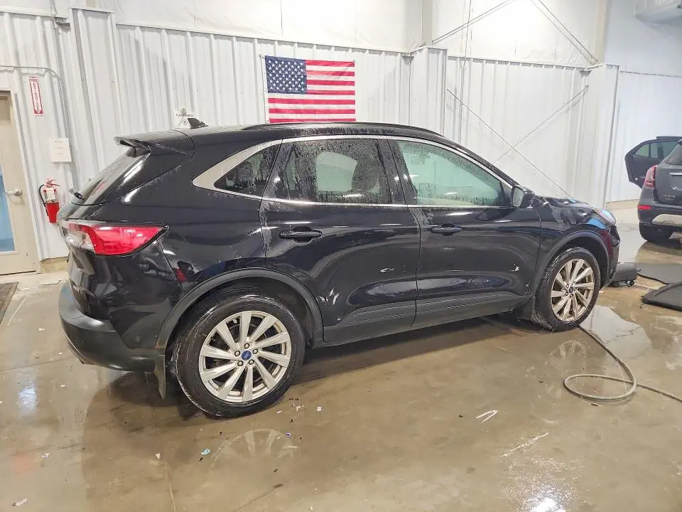 2022 FORD ESCAPE TITANIUM  