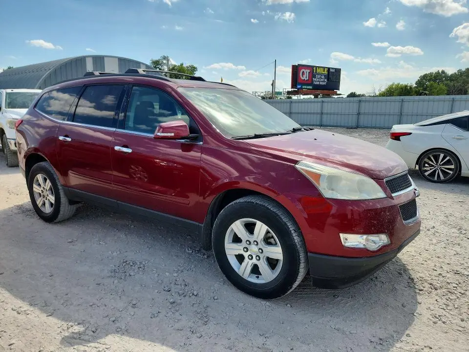2011 CHEVROLET TRAVERSE LT  